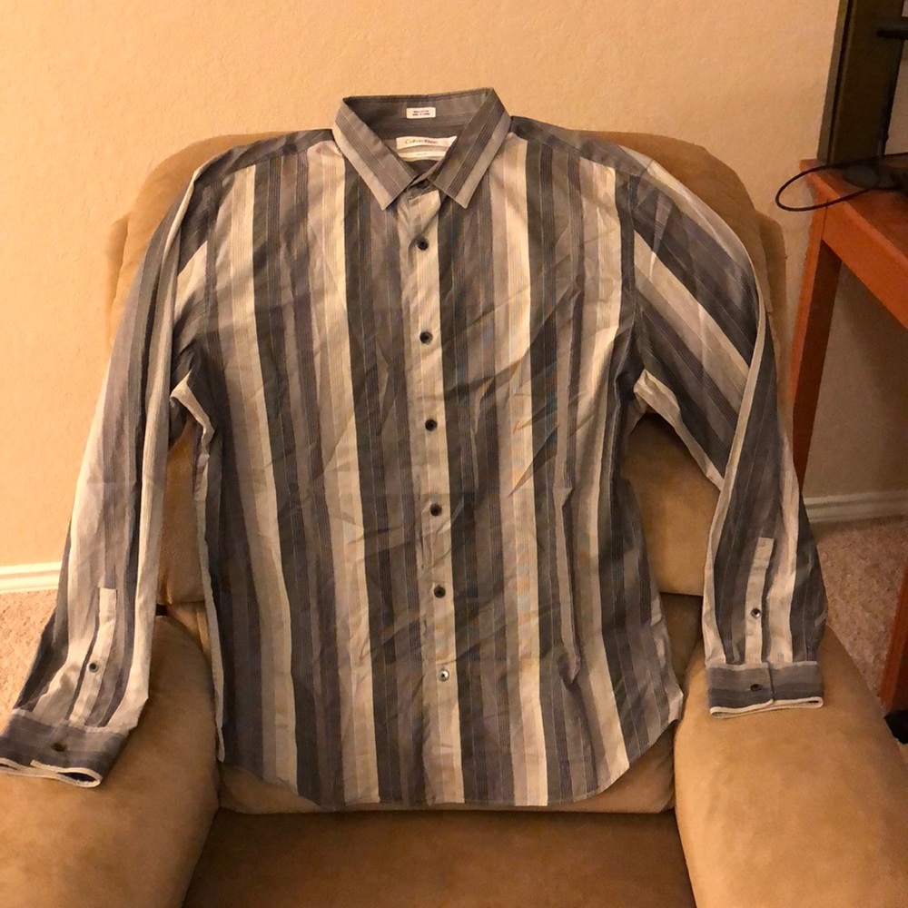 Calvin Klein button up long sleeve collar/cuffs